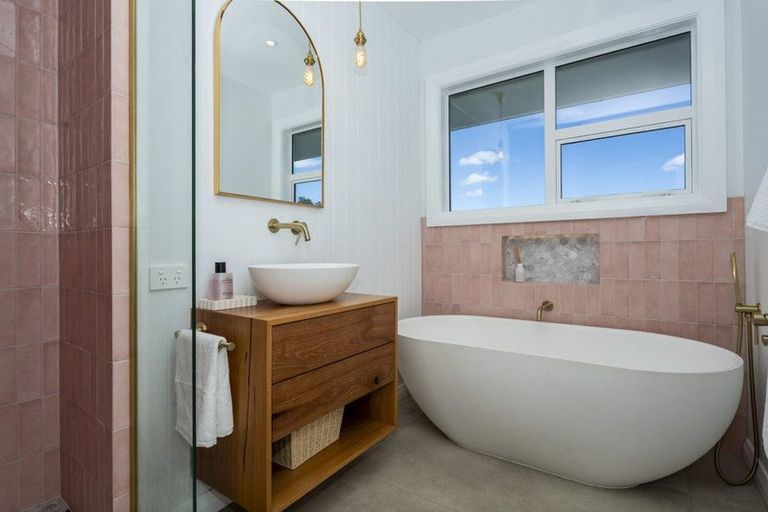 Photo of property in 13 Hume Drive, Hillcrest, Auckland, 0627