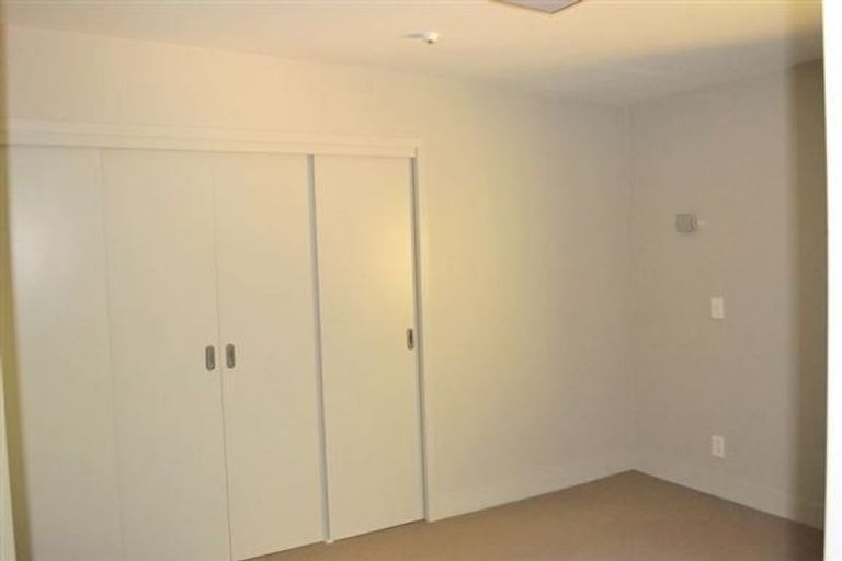 Photo of property in The Capital, 370 Oriental Parade, Oriental Bay, Wellington, 6011