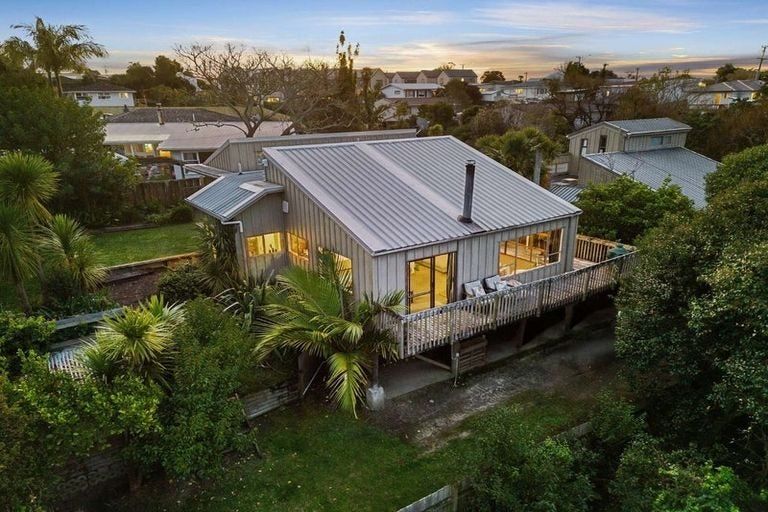 Photo of property in 2/13a Eskdale Road, Birkdale, Auckland, 0626