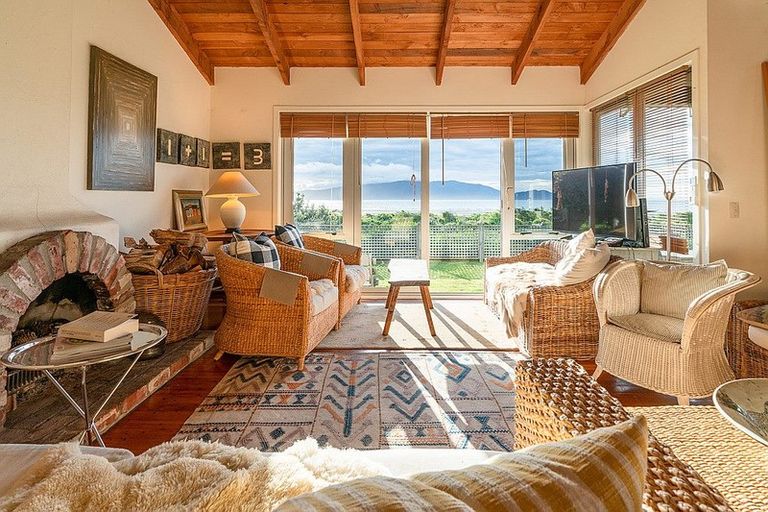 Photo of property in 41 Field Way, Waikanae Beach, Waikanae, 5036