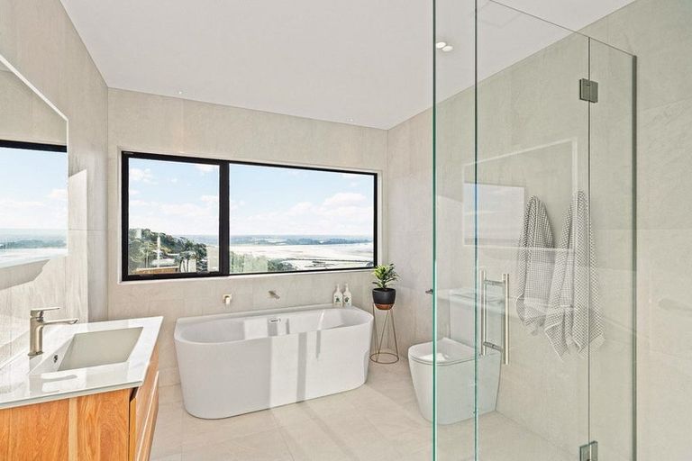 Photo of property in 13 Saint Remy Lane, Redcliffs, Christchurch, 8081