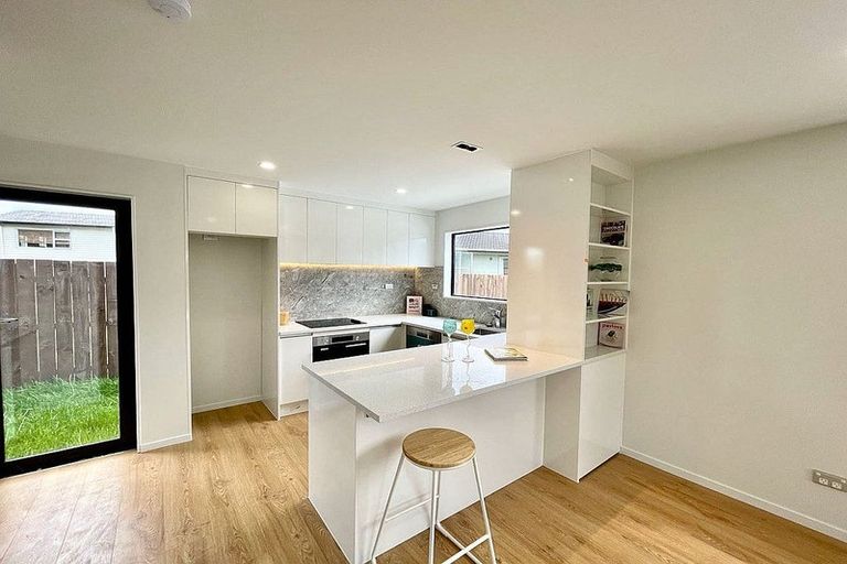 Photo of property in 123e Sunnynook Road, Forrest Hill, Auckland, 0620