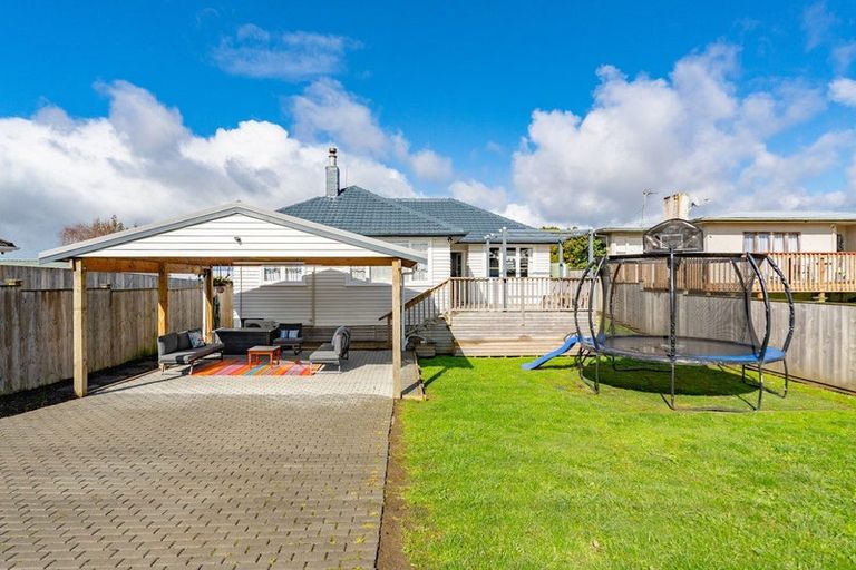 Photo of property in 184 Waimumu Road, Massey, Auckland, 0614