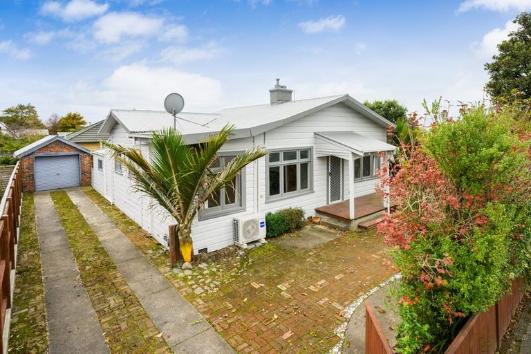 Photo of property in 17 Haydon Street, Roslyn, Palmerston North, 4414