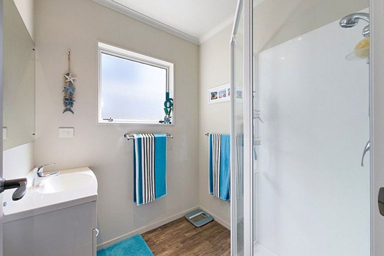 Photo of property in 10 Whiritoa Beach Road, Whiritoa, Whangamata, 3691