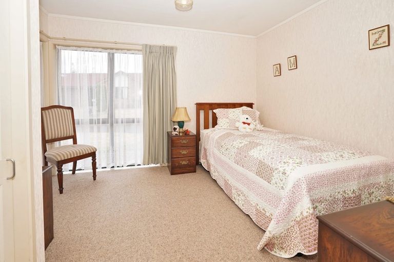 Photo of property in 52 Grosvenor Gardens, Flagstaff, Hamilton, 3210