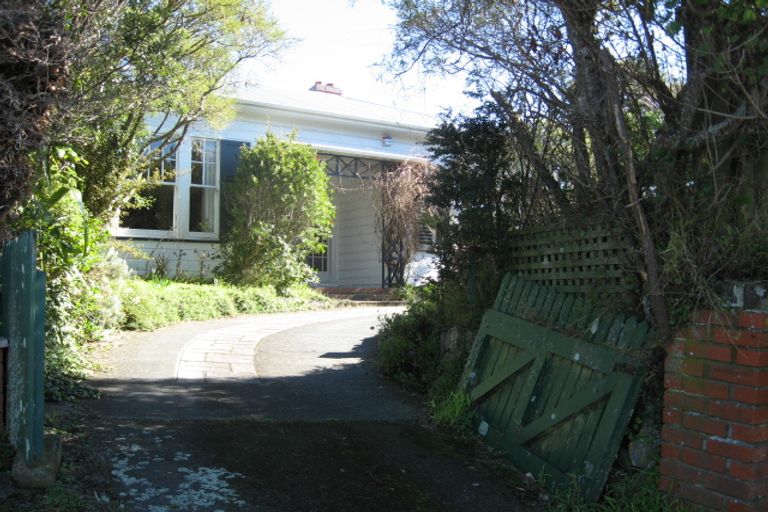 Photo of property in 16 Messines Road, Karori, Wellington, 6012