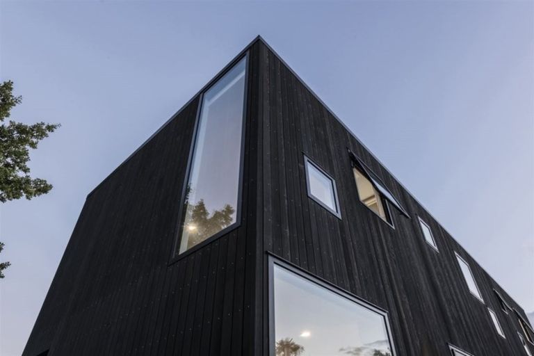 Photo of property in 12 Edgeware Road, St Albans, Christchurch, 8014