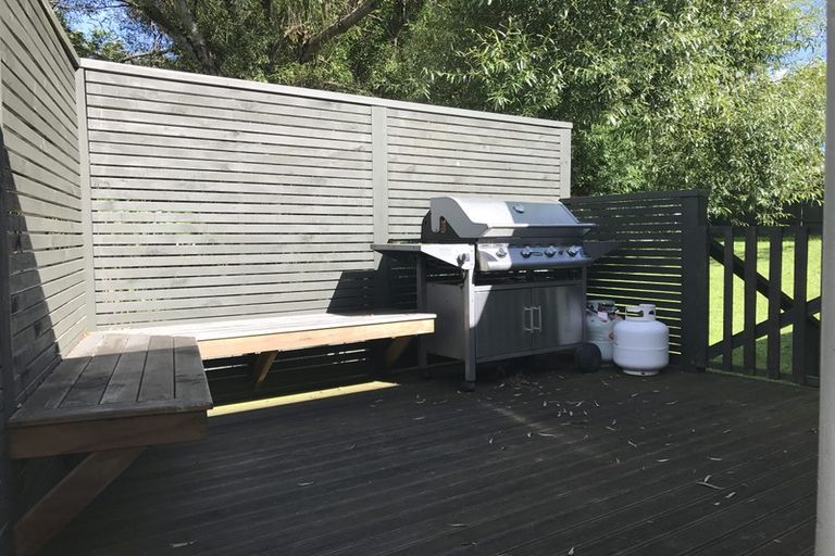 Photo of property in 23 Te Arataura Street, Takapuwahia, Porirua, 5022