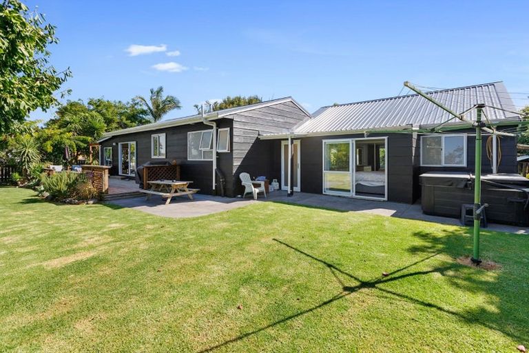 Photo of property in 33 Donnelly Street, Oakura, 4314