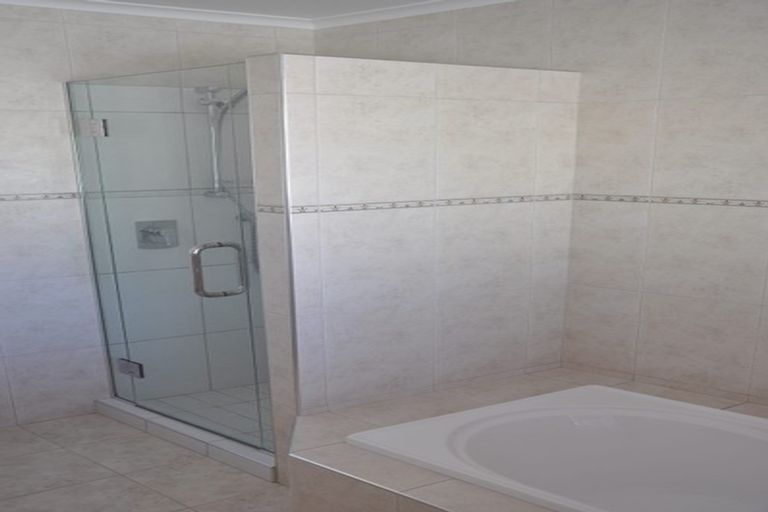 Photo of property in 23 Simon Owen Place, Golflands, Auckland, 2013