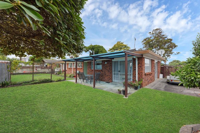 Photo of property in 5 Kirrama Place, Conifer Grove, Takanini, 2112