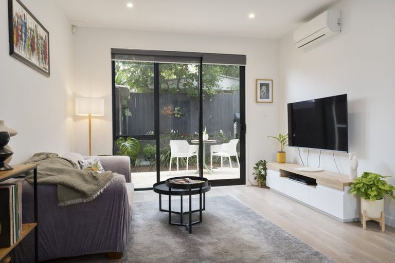 Photo of property in 5b Beach Road, Te Atatu Peninsula, 0610