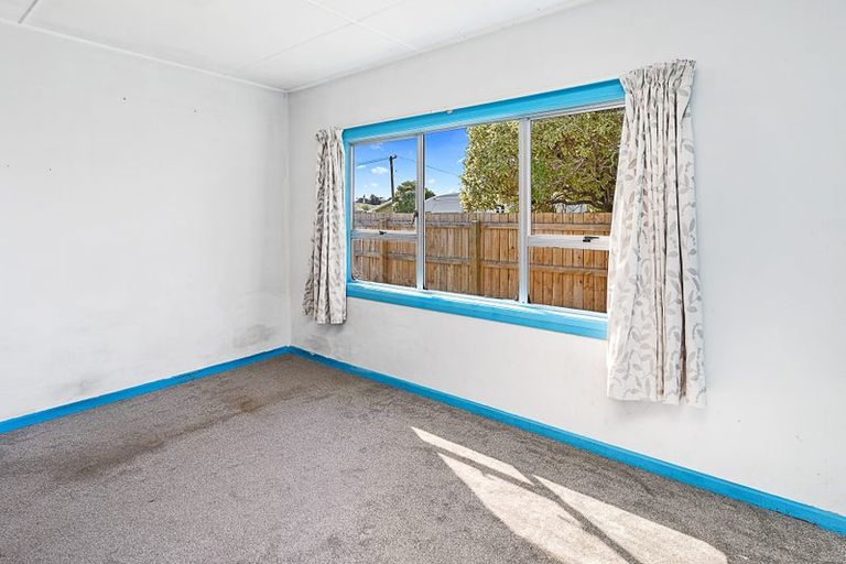 Photo of property in 18 Holdaway Street, Riversdale, Blenheim, 7201