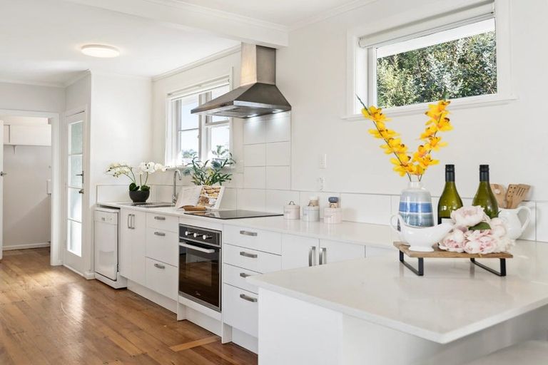 Photo of property in 24 Hill Crescent, Papakura, 2110