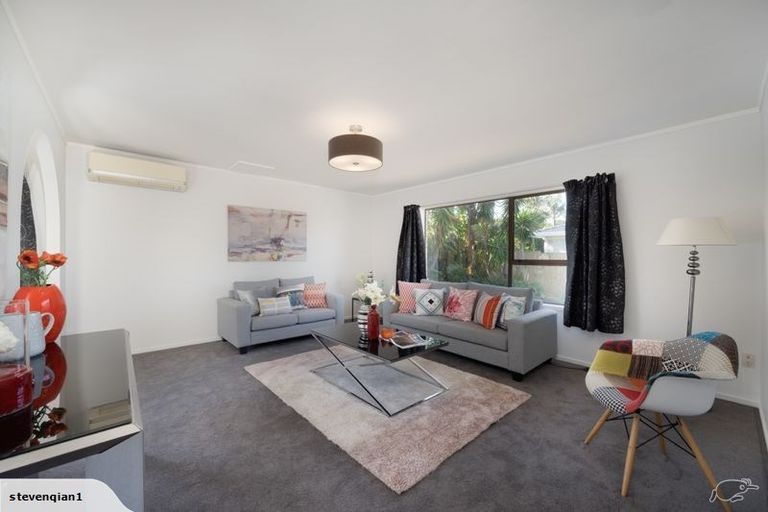 Photo of property in 2/32 Ballater Place, Highland Park, Auckland, 2010