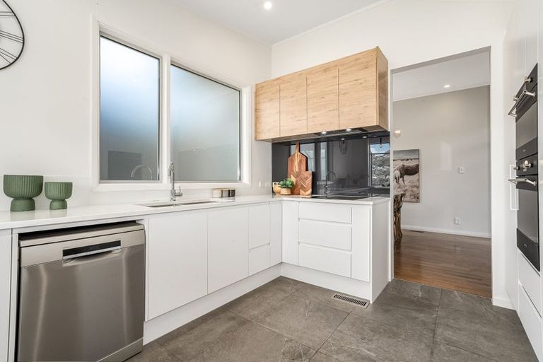 Photo of property in 40 Seaview Road, Paremata, Porirua, 5024