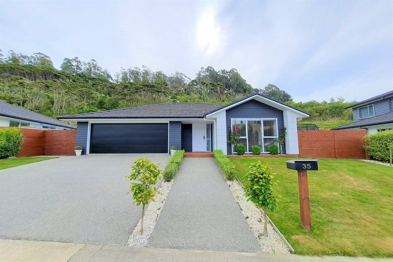 Photo of property in 35 Banks Boulevard, Whitby, Porirua, 5024