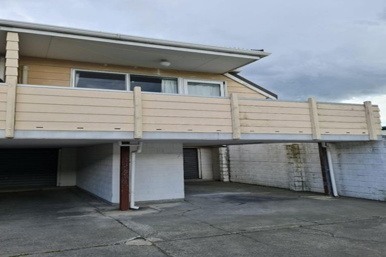 Photo of property in 2/7 Division Street, Riccarton, Christchurch, 8041