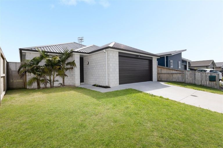 Photo of property in 30 Marion Crescent, Papamoa Beach, Papamoa, 3118