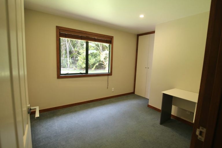 Photo of property in 2 Cascade Avenue, Waiatarua, Auckland, 0604