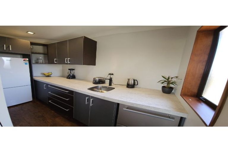 Photo of property in 94 Pohutukawa Drive, Levin, 5571