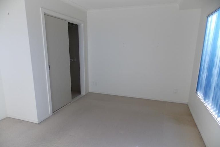 Photo of property in 81 Dress Circle, Newlands, Wellington, 6037