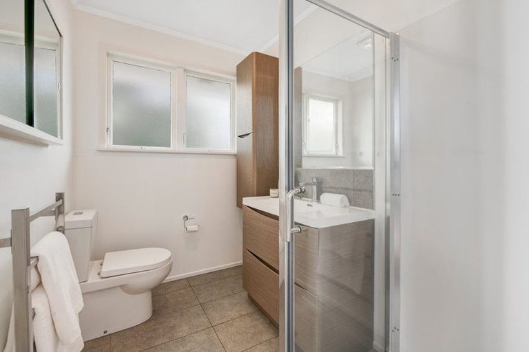 Photo of property in 3 Gladys Avenue, Glenfield, Auckland, 0629