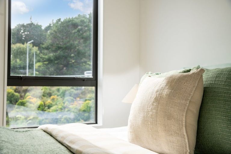 Photo of property in 92 Ara Paiwhenua, Tawa, Wellington, 5028