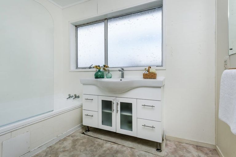 Photo of property in 1/7 Keldale Place, Forrest Hill, Auckland, 0620