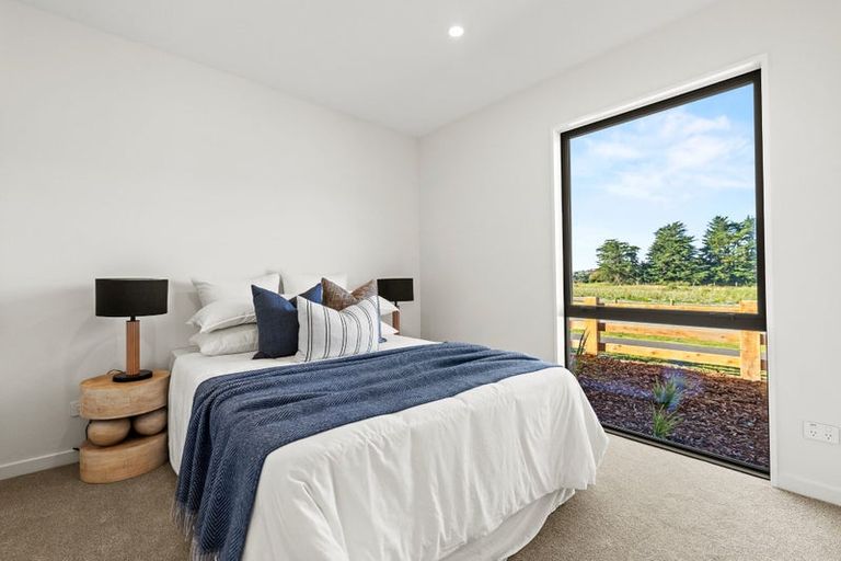 Photo of property in 2 Greystone Close, Halswell, 8025