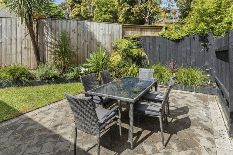 Photo of property in 2/20 Flavia Close, Torbay, Auckland, 0630