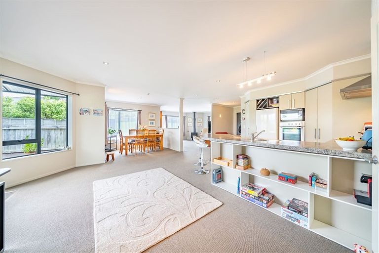 Photo of property in 2 Cosgrove Rise, Riverstone Terraces, Upper Hutt, 5018