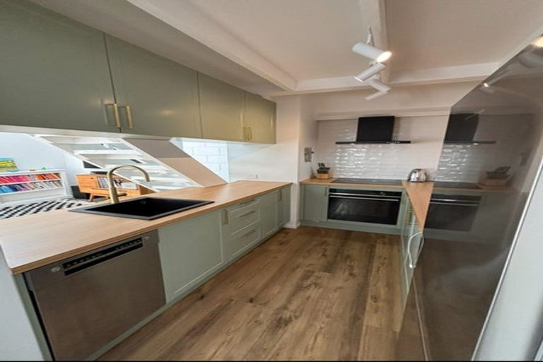 Photo of property in 2/62 South Karori Road, Karori, Wellington, 6012