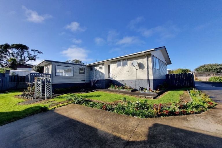Photo of property in 52 Hobart Crescent, Wattle Downs, Auckland, 2103