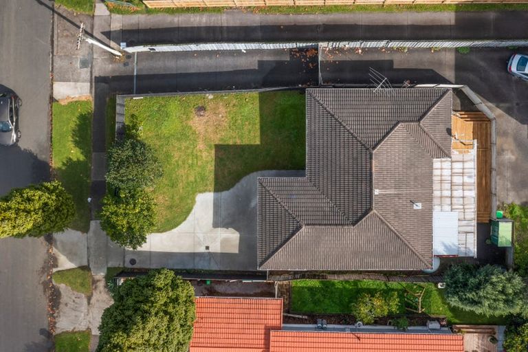 Photo of property in 15 Taikata Road, Te Atatu Peninsula, Auckland, 0610