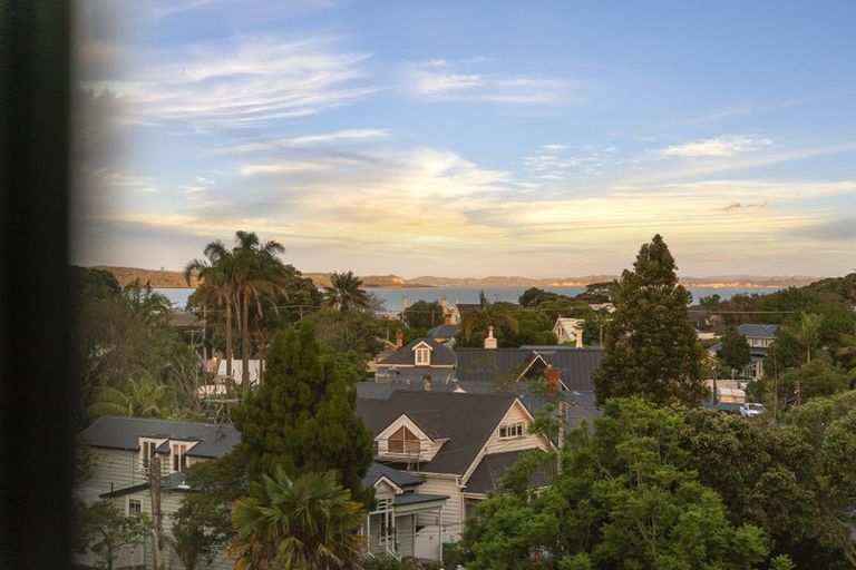 Photo of property in 2/30 Vauxhall Road, Devonport, Auckland, 0624