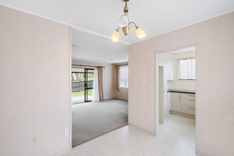 Photo of property in 2 Glucina Place, Glen Eden, Auckland, 0602