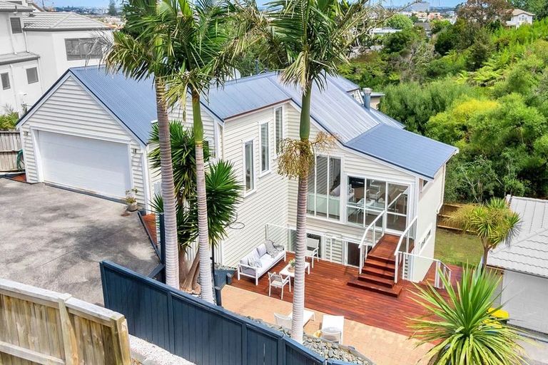 Photo of property in 32k Parr Terrace, Castor Bay, Auckland, 0620