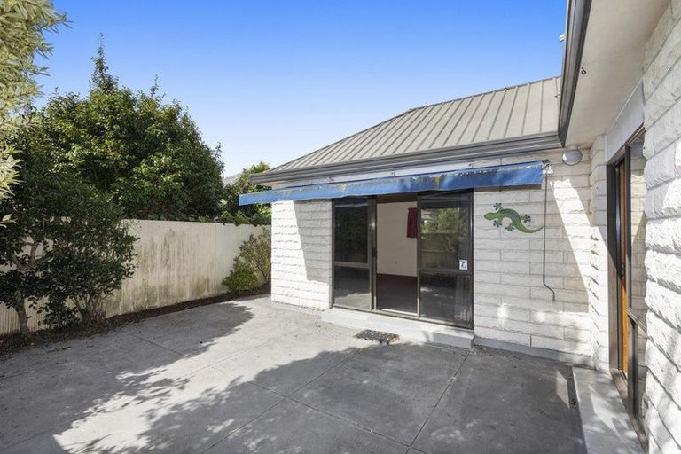 Photo of property in 2/39a Yardley Street, Avonhead, Christchurch, 8042