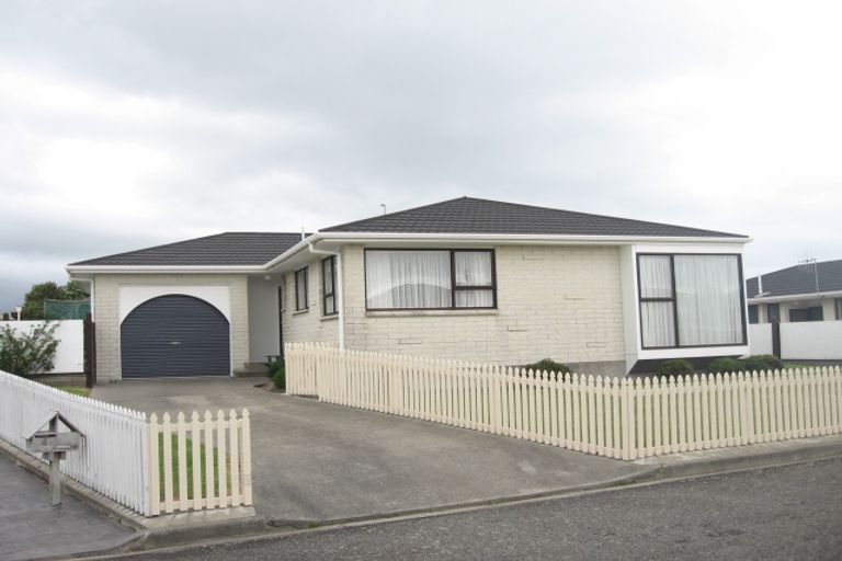 Photo of property in 2 Malfroy Lane, Raumati Beach, Paraparaumu, 5032