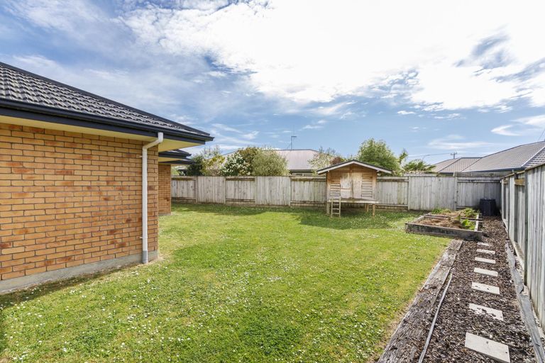 Photo of property in 23 Walnut Grove, Kelvin Grove, Palmerston North, 4414