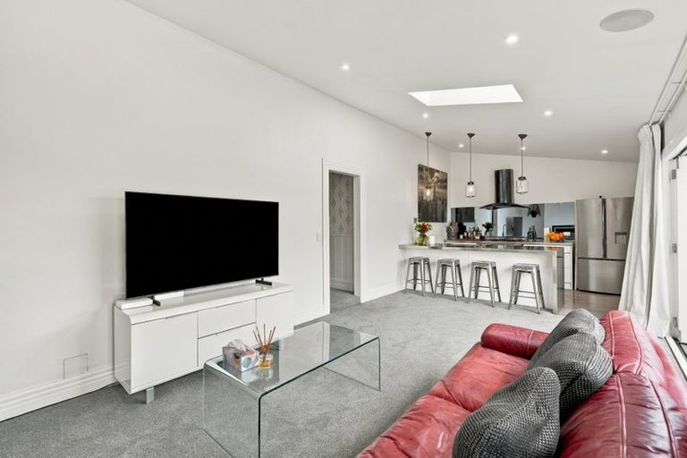 Photo of property in 94 Holly Road, St Albans, Christchurch, 8014