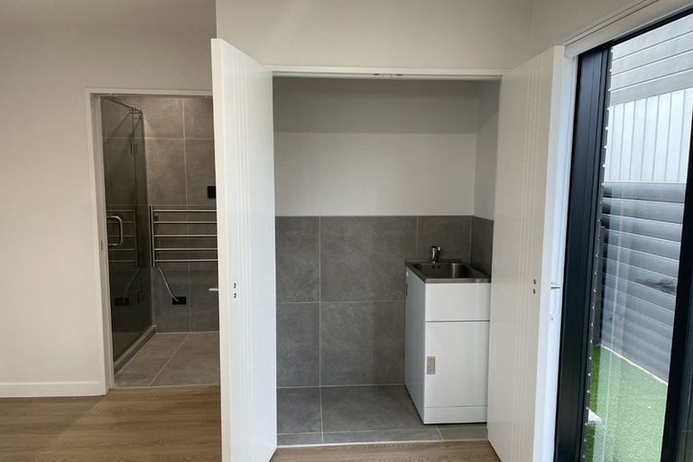 Photo of property in 2/9 Kamaka Road, Mangere Bridge, Auckland, 2022