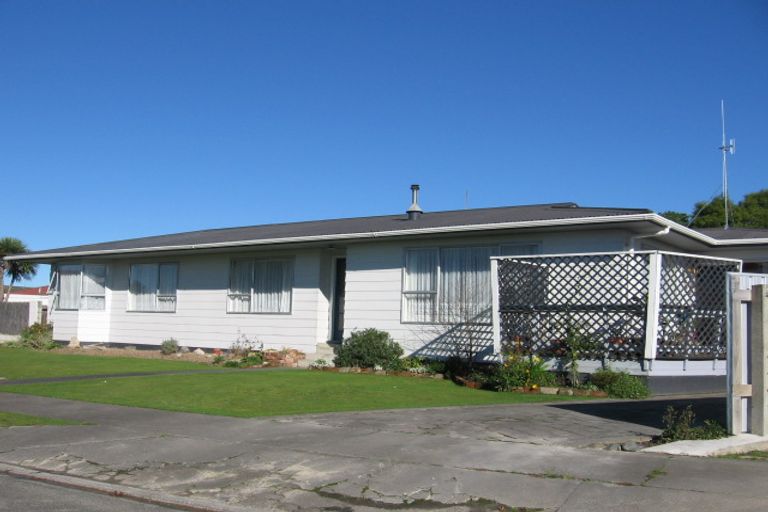 Photo of property in 24 Rutland Place, Milson, Palmerston North, 4414