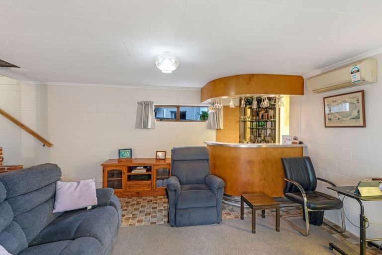 Photo of property in 32 Kirby Street, Glendene, Auckland, 0602