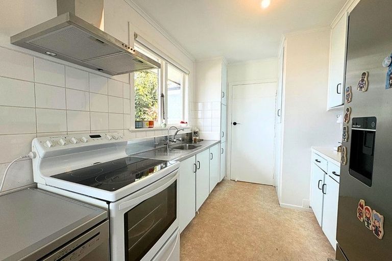 Photo of property in 5a Waipani Road, Te Atatu Peninsula, Auckland, 0610