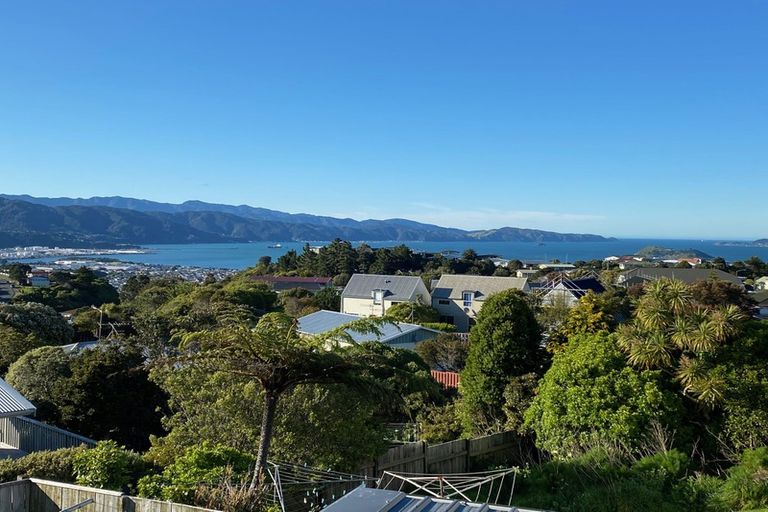 Photo of property in 184 Dowse Drive, Maungaraki, Lower Hutt, 5010
