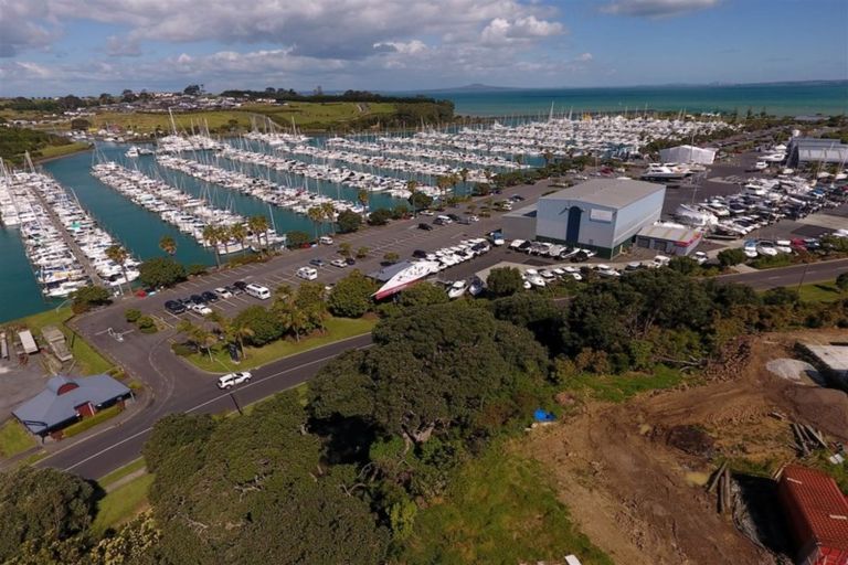 Photo of property in 30 Pleasant Way, Matakatia, Whangaparaoa, 0930