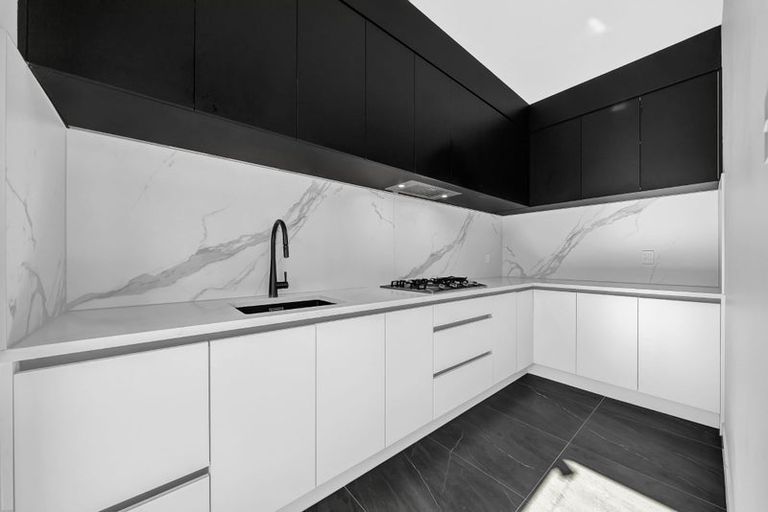 Photo of property in 28 Roxborough Place, East Tamaki Heights, Auckland, 2016